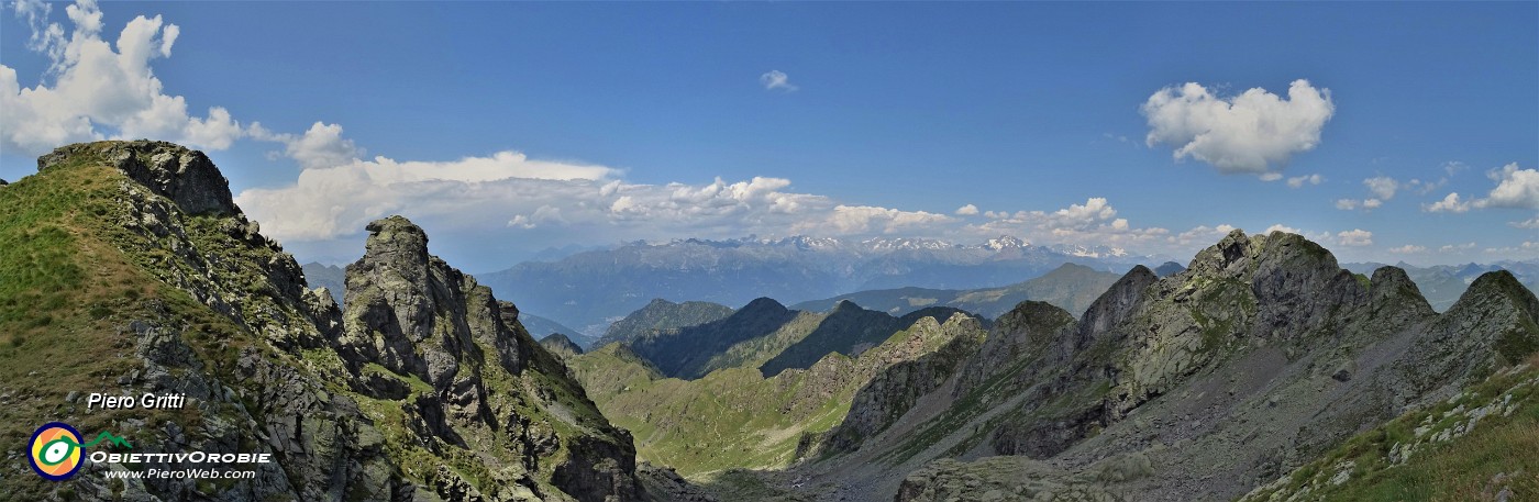 68 Da sx Ponteranica centr. (2372), Ponteranica occ (2370 m) , Ponteranica or. (2378 m) .jpg
